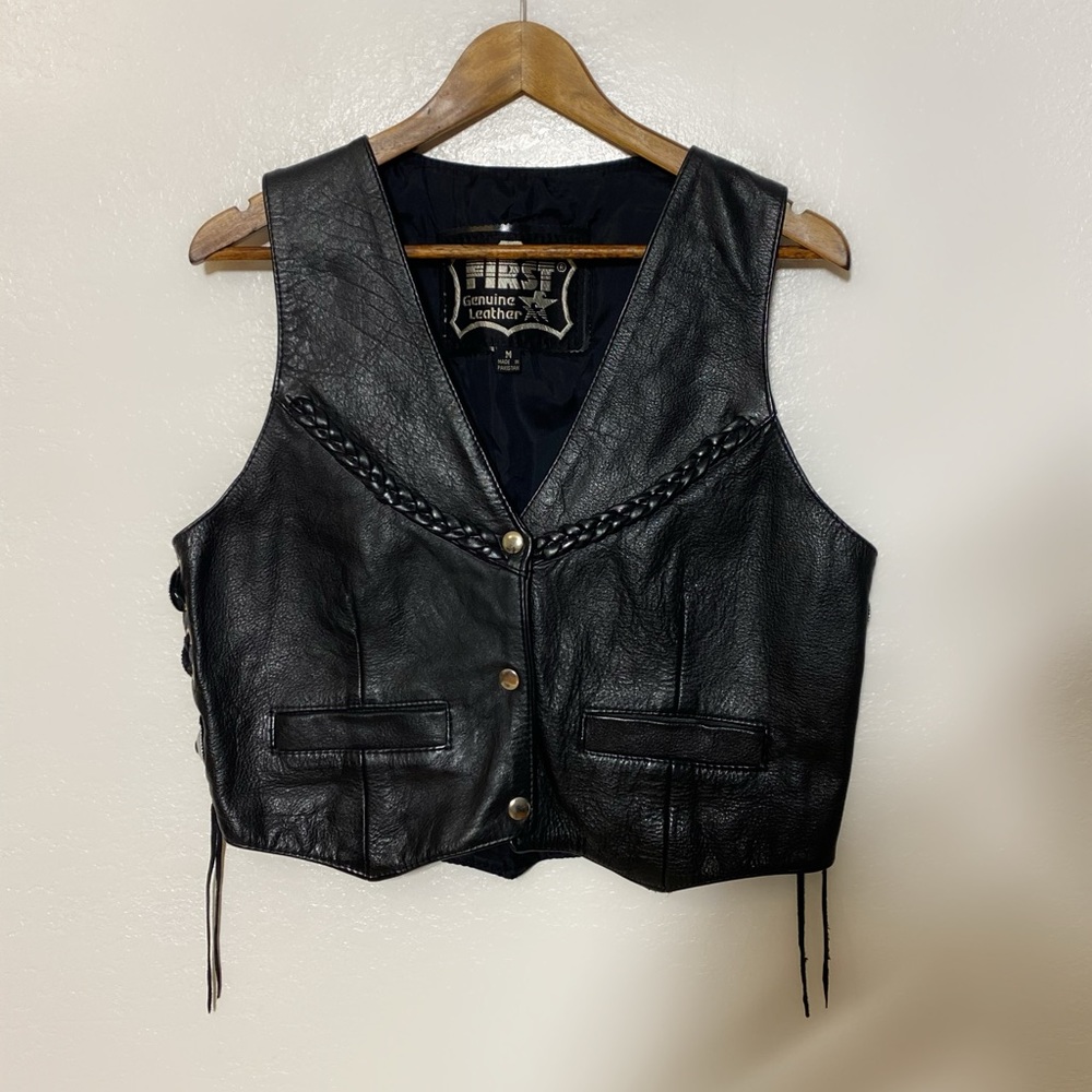 Vintage Black Leather Vest 🖤